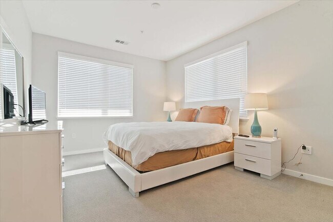 Photo - 375 Camino De La Reina Unit ID1039835P