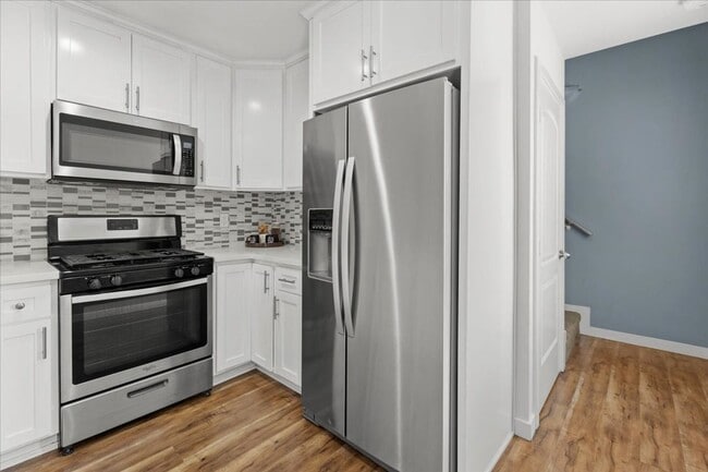 Photo - Modern Detached 3 Bedroom House with Private 2 Car Garage and Patio