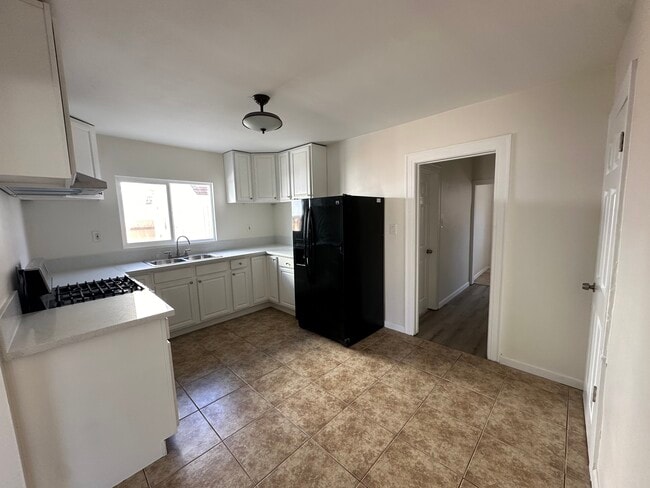 Kitchen - 624 W 49th St