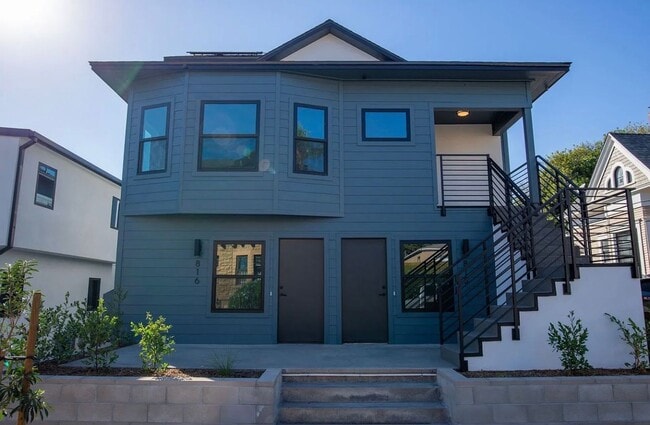 Building Photo - 816 24th St Unit 816