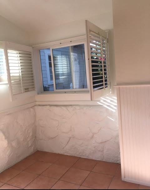 Breakfast nook - 3226 Montrose Ave Unit B