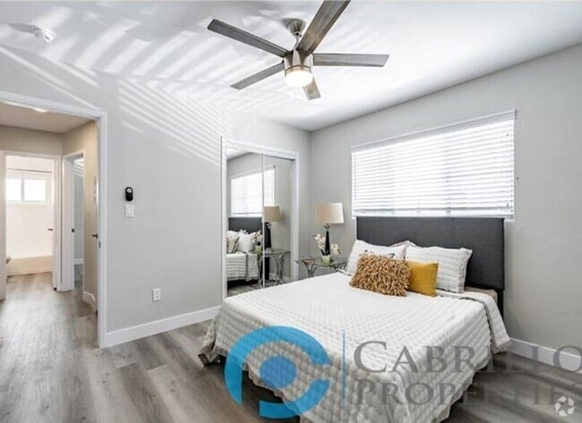 Building Photo - 4663 Oregon St Rental