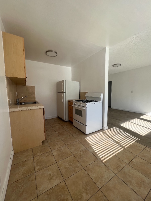 Photo - 1736 N Sycamore Ave Unit 214