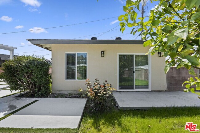 Photo - 6229 Sylvia Ave