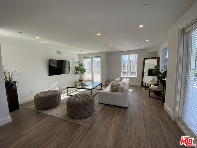 Photo - 8700 Chalmers Dr Unit PH #401