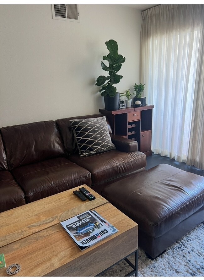 Building Photo - 15455 Sherman Way Unit 11