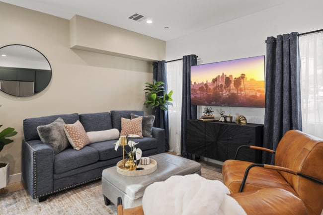 Photo - 5624 Raber St