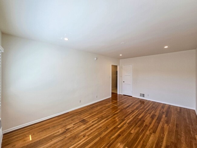 Photo - Charming Studio - Prime Los Feliz Location! Unit 4635 #3