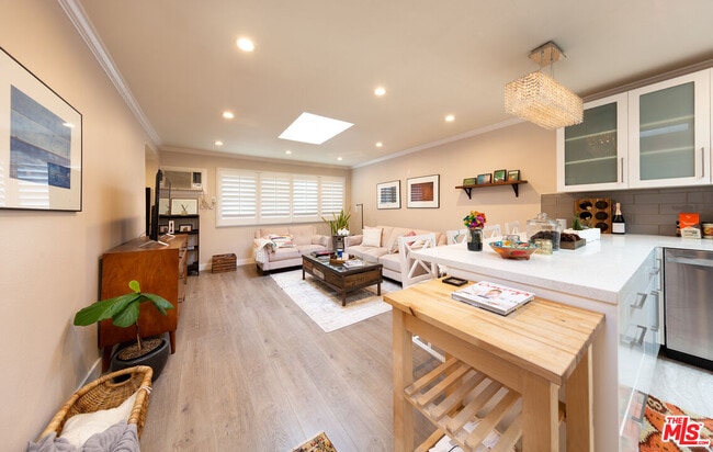 Photo - 938 Palm Ave Unit 8