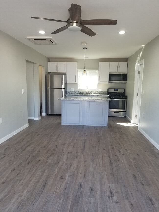 Photo - 5013 63rd St