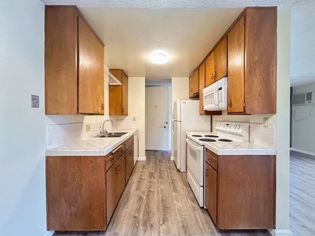 Photo - 4675 Bancroft St Unit H