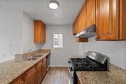 1 BR, 1 BA - 790SF - Walnut Apartments