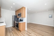 1BR, 1BA - 675SF - Kitchen - 11520 Menlo Ave