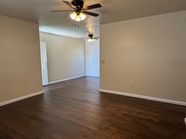 Building Photo - 3707 Hilltop Dr Unit 1