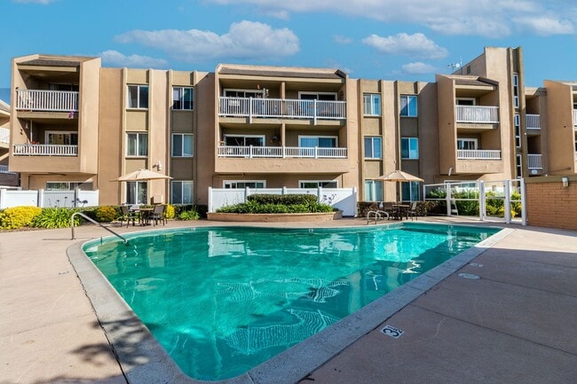 Building Photo - 3030 Suncrest Dr