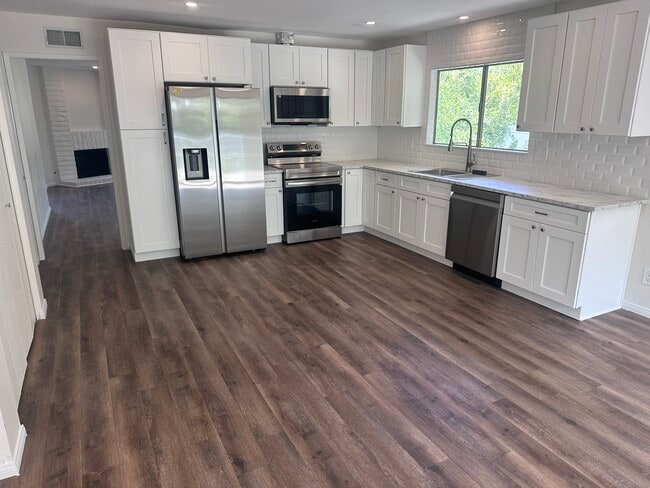 Photo - 2106 Crespi Ln