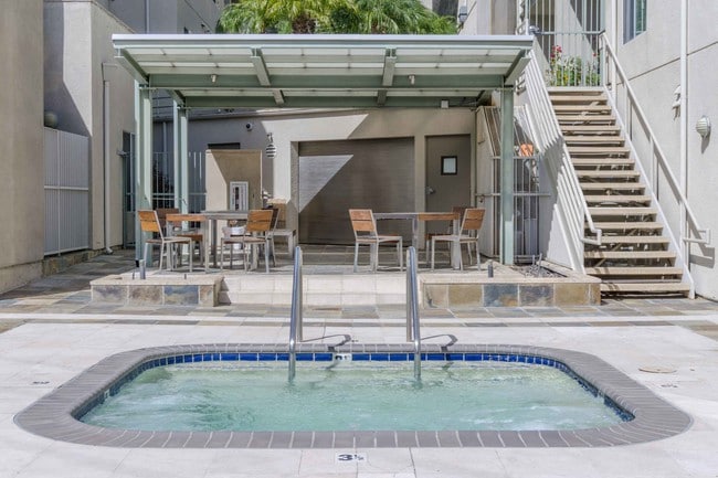 Photo - 2905 Montrose Ave Unit 410