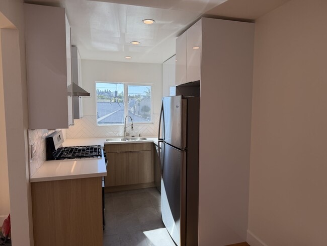 Building Photo - 4443 Clayton Ave Unit 6