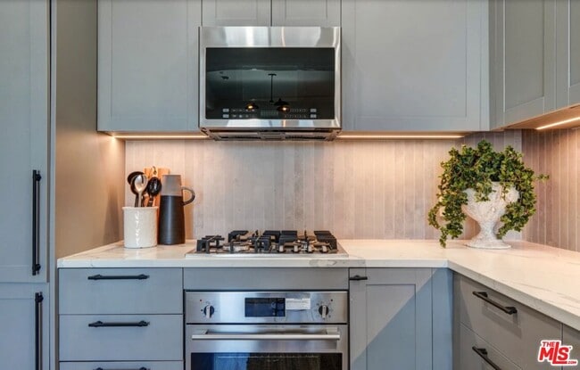 Photo - 5768 W 3rd St Unit PH9