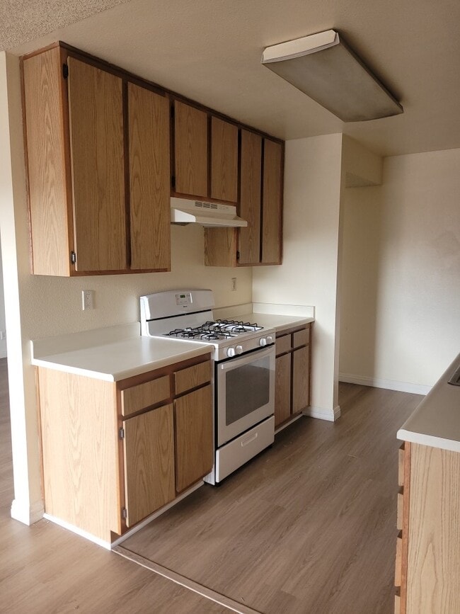 Building Photo - Beverly Villa