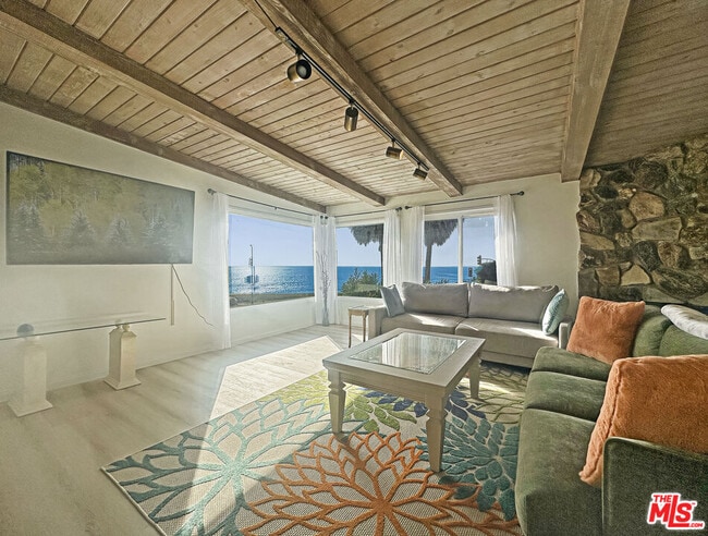 Photo - 111 Waterview St