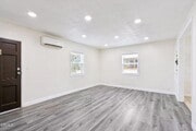 Photo - 5616 N Gladys Ave
