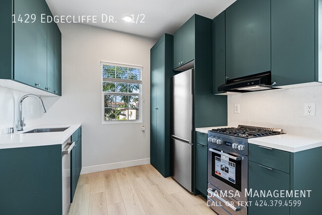 Building Photo - 1429 Edgecliffe Dr Unit 1/2