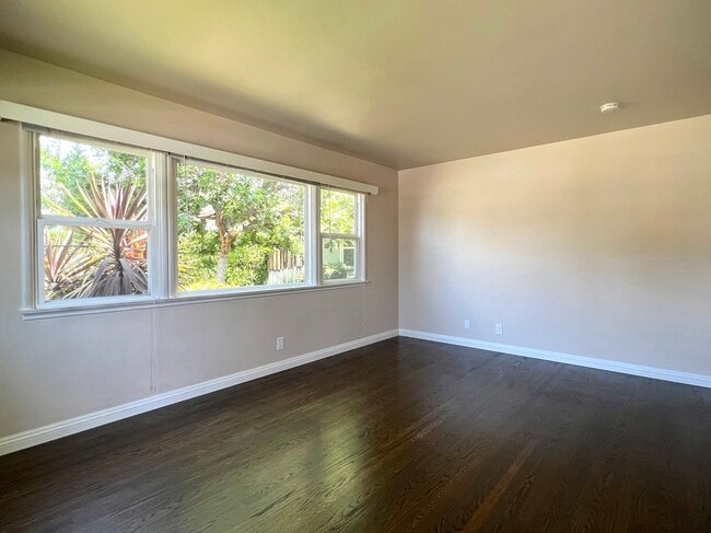 Photo - 240 N Shamrock Ave