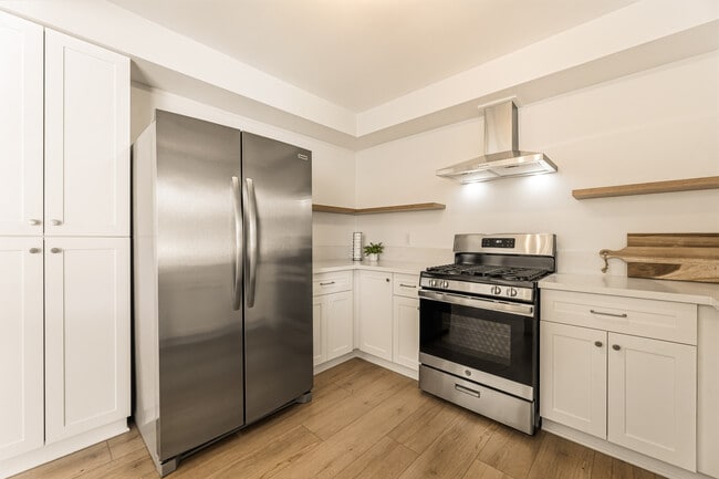 Building Photo - 100 N El Molino St