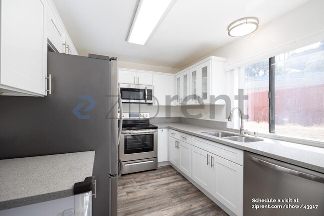 Photo - 955 Postal Way