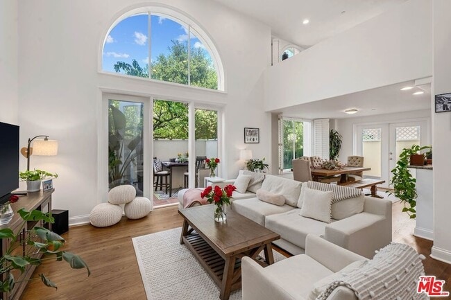 Photo - 718 Lincoln Blvd