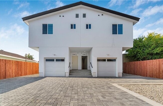 Building Photo - LANFRANCO(3743) Unit LANFRANCO(3743 1/2)