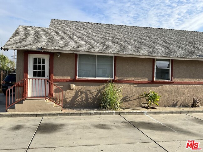 Photo - 1324 N Mt Vernon Ave
