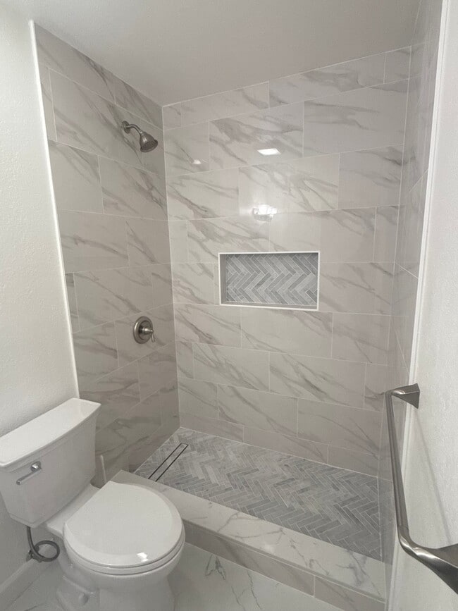 Photo - 1046 N Vista Ave