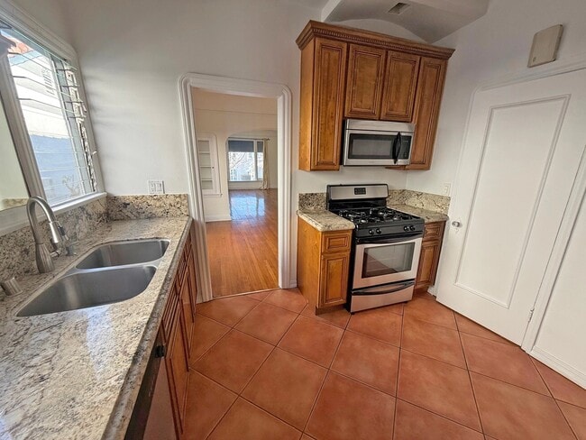 Photo - 335 N Orange Grove Ave Unit 3