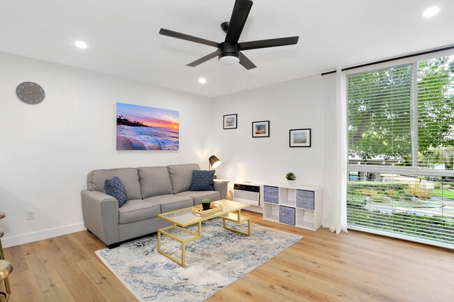 Photo - 3050 Rue D’Orleans Unit 201