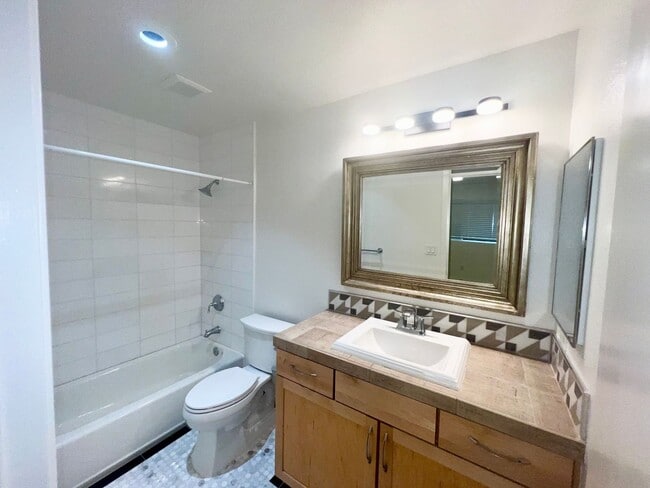 Photo - Beautiful 2 Bed / 2 Bath Condo in Prime Hillcrest Location – Near Balboa Park Unit A