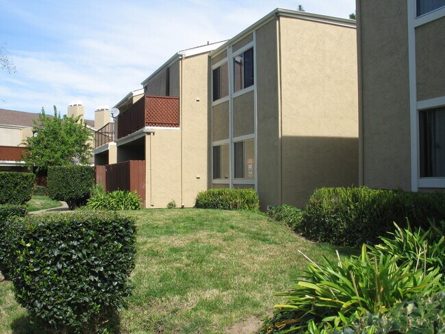 Building Photo - ***MOVE IN SPECIAL***Charming 3 bed 2 bath condo in Escondido for Rent Unit #114