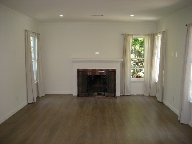 Building Photo - 838 14th St Unit Frnt