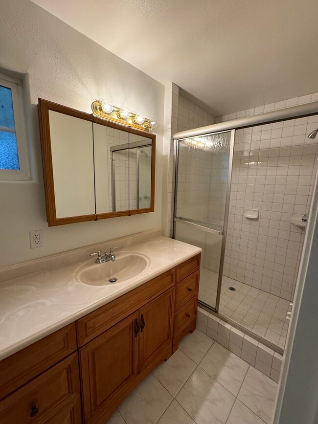 Photo - 923 Royal Oaks Dr