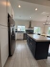 Photo - 833 Bard St