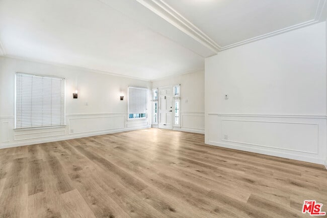 Photo - 308 S Reeves Dr Unit 310C