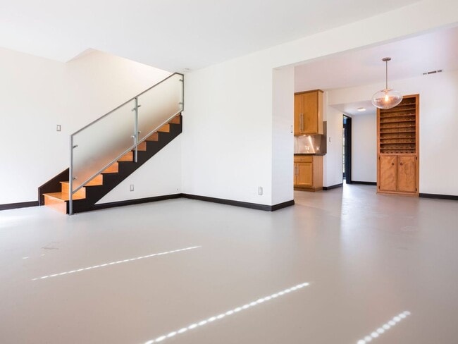 Building Photo - Private 3+2 Single Family Home on the Marina Del Rey/Mar Vista Border!!!