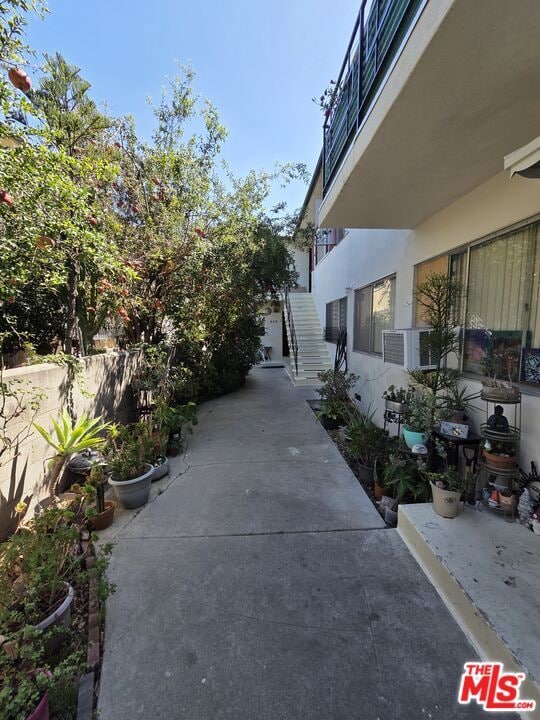 Building Photo - 1532 N Harvard Blvd Unit 8