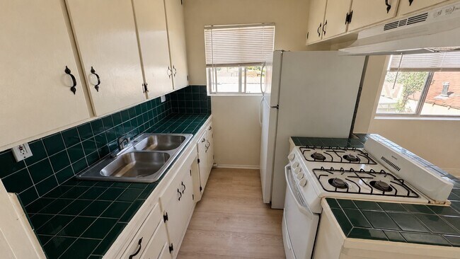 Photo - 1433 W 84th Pl