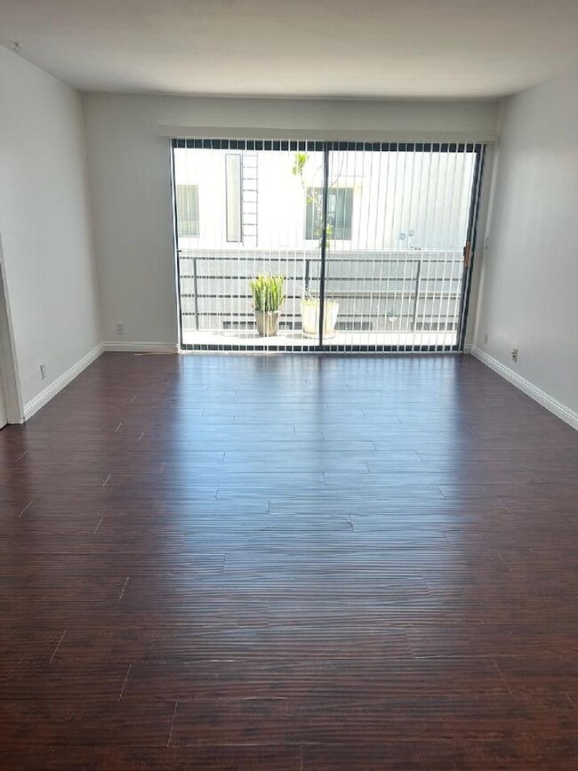 Photo - $3850 / 3br - Condo 3 beds 2 baths (West LA) Unit 312