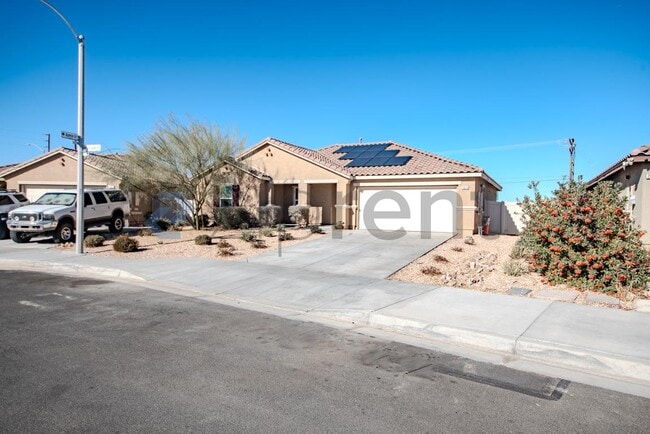 Photo - 2023 E Lingard St