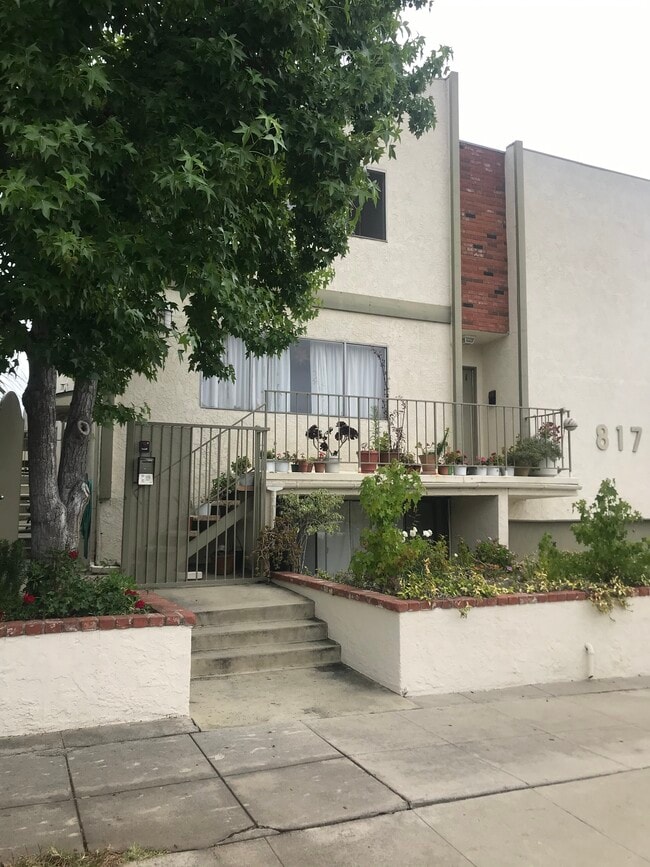 building - 817 18th St Unit 3