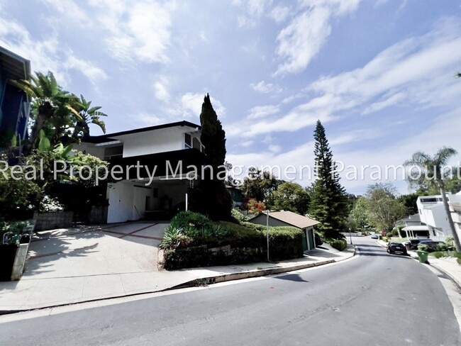 Furnished Brentwood Hills Retreat with Tim... - Furnished Brentwood Hills Retreat with Tim... House