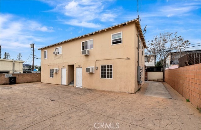 Building Photo - 6827 Simpson Ave Unit 4